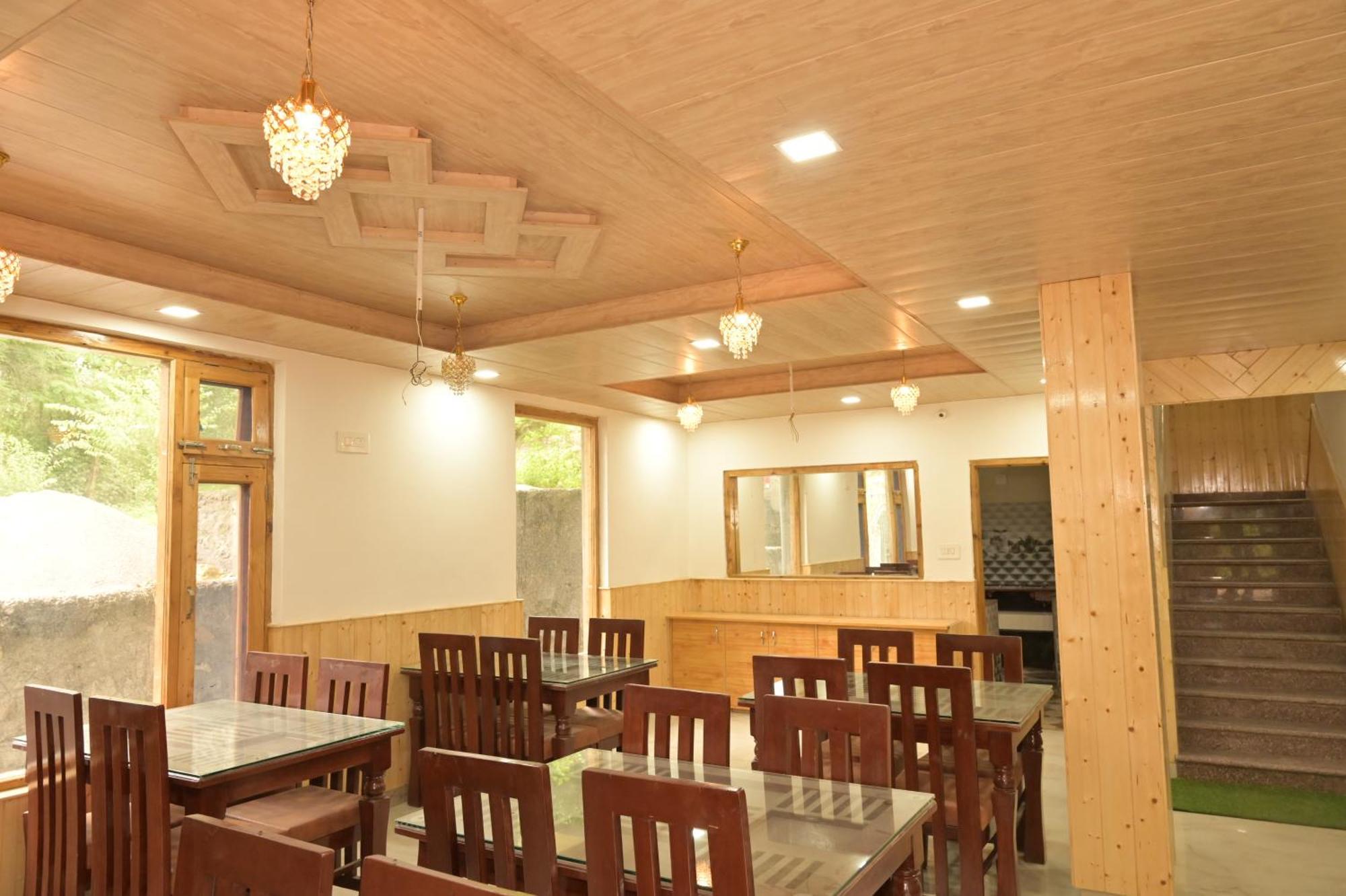 Hotel Royal Galaxy Tirthan Banjār Exterior foto