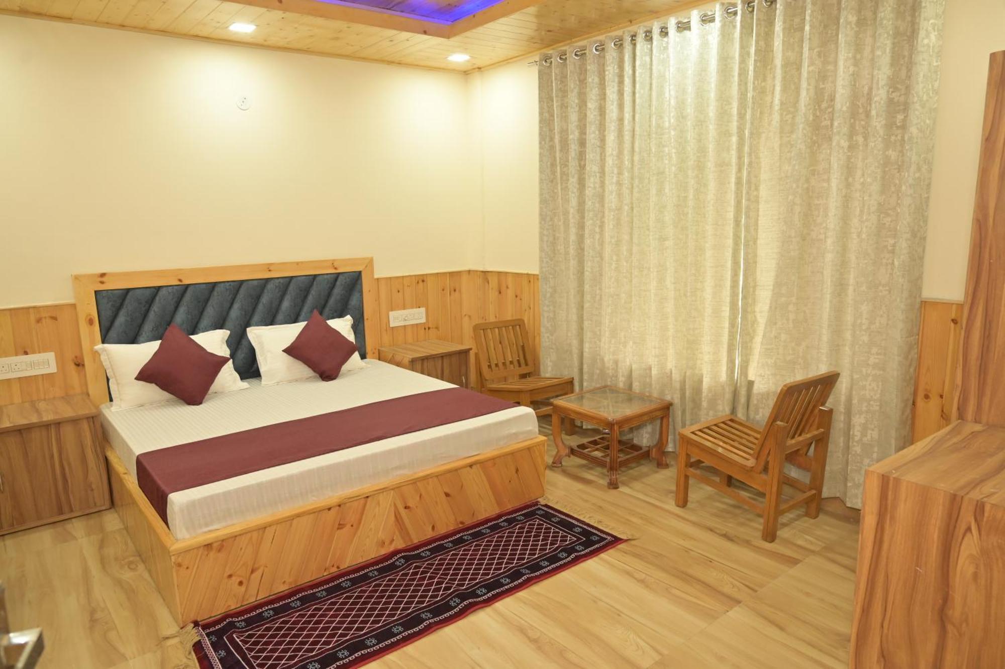 Hotel Royal Galaxy Tirthan Banjār Exterior foto